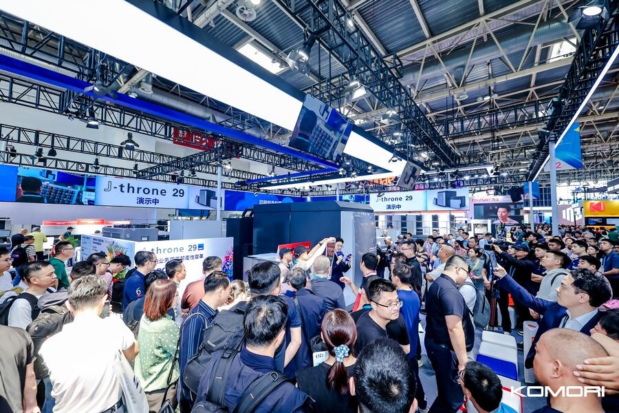 CP25 J throne demonstration_web.jpg