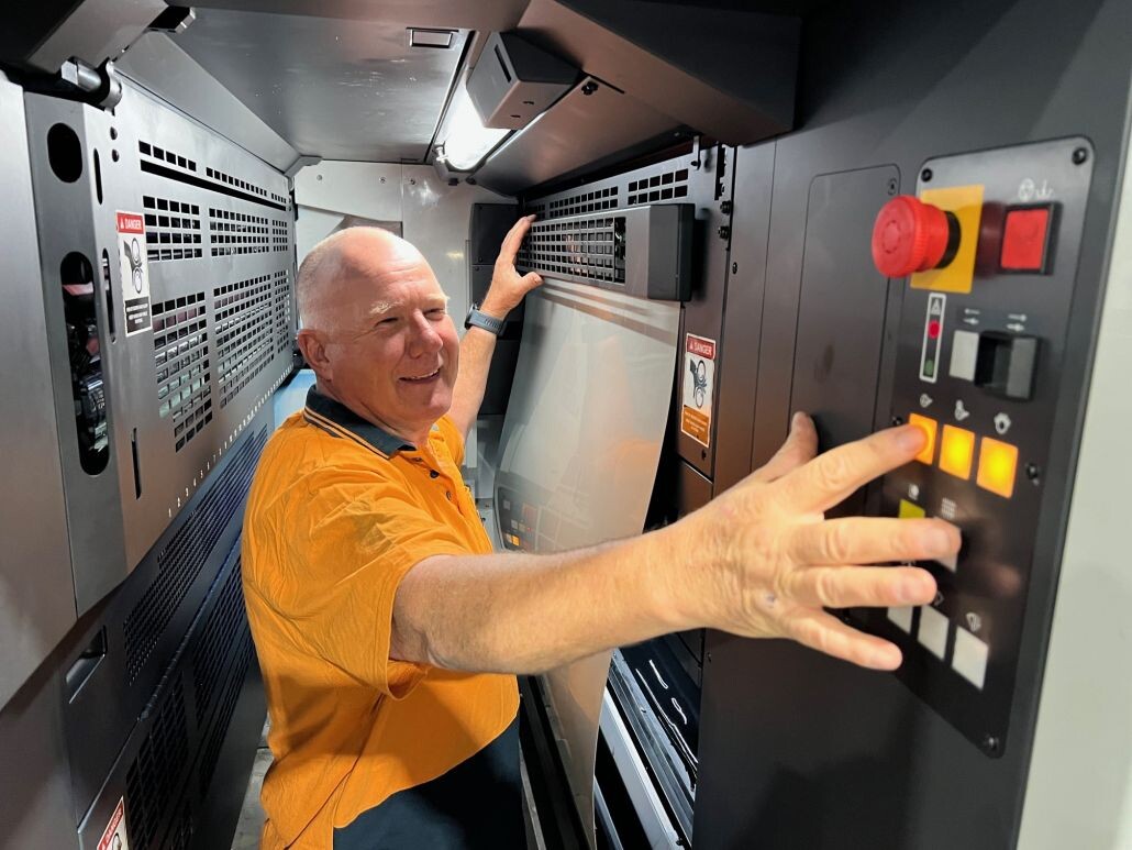 operator with press_web.jpg