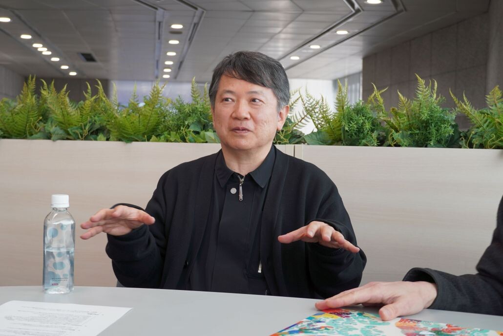 hirosugiyama_talking.JPG